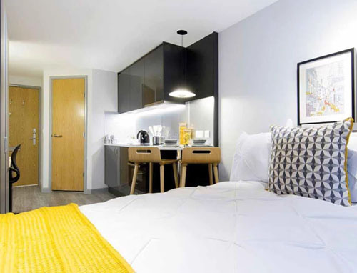 Salisbury Road in Leicester with double bed and kitchen